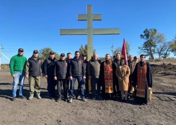 В Волновахе установили Поклонный крест, изготовленный в Трёхгорном