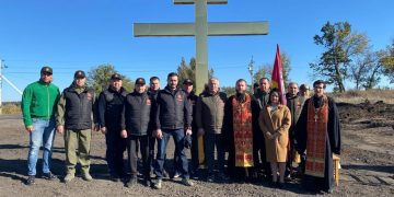 В Волновахе установили Поклонный крест, изготовленный в Трёхгорном