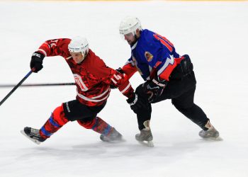 «Трехгорный» вырвал победу в последнем периоде