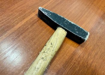 В Трехгорном на мужчину напали с молотком