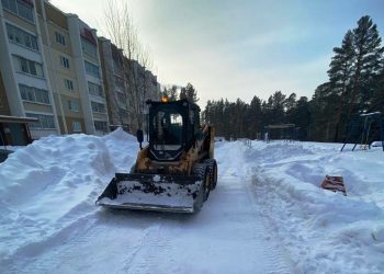 В Трехгорном коммунальщики борются со снежной стихией