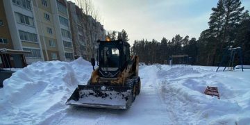 В Трехгорном коммунальщики борются со снежной стихией