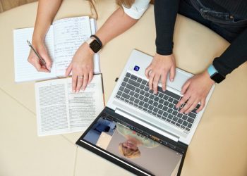 Для тех, кто учит и учится: Сферум запускает обновленный курс для педагогов