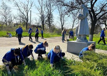 Более 3,5 тысяч активистов «Единой России», МГЕР и «Волонтеров Победы» провели субботники по благоустройству памятников Великой Отечественной войне