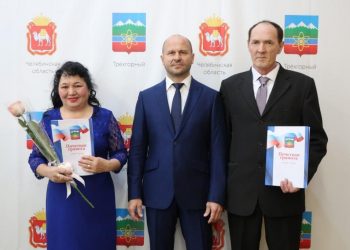 Глава Трехгорного отметил Почетными грамотами Филарита и Салиму Файрузовых