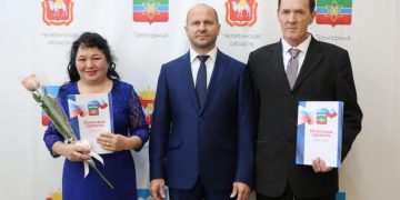 Глава Трехгорного отметил Почетными грамотами Филарита и Салиму Файрузовых