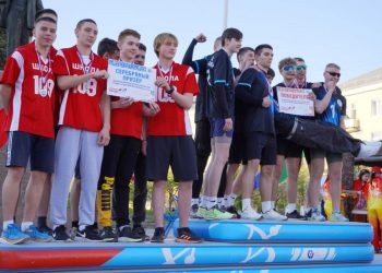 Около 400 жителей Трехгорного вышли на старт легкоатлетической эстафеты, посвященной Дню Победы