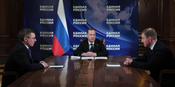 Председатель «Единой России» Дмитрий Медведев назначил полпреда Президента в Уральском федеральном округе Владимира Якушева врио секретаря Генсовета партии