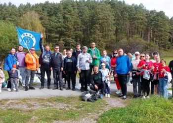 Активисты заводского профсоюза провели генеральную уборку у Нового моста
