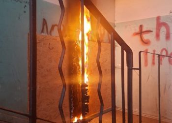 Огнеборцы устанавливают личности причастных к пожару на улице Строителей