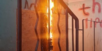 Огнеборцы устанавливают личности причастных к пожару на улице Строителей