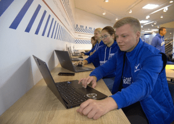 «Единая Россия» запустила федеральный и региональные ситуационные центры по наблюдению за выборами