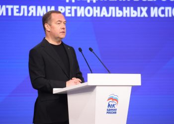 Подготовка к выборам, привлечение активистов и молодежи, работа с избирателями и первичками: Дмитрий Медведев поставил задачи региональным отделениям «Единой России»