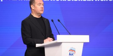 Подготовка к выборам, привлечение активистов и молодежи, работа с избирателями и первичками: Дмитрий Медведев поставил задачи региональным отделениям «Единой России»