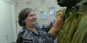 Волонтеры движения «Za наших! Кто, если не мы» сплели сотую маскировочную сеть для бойцов