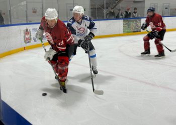Хоккеисты Трехгорного начали новый сезон с двух поражений