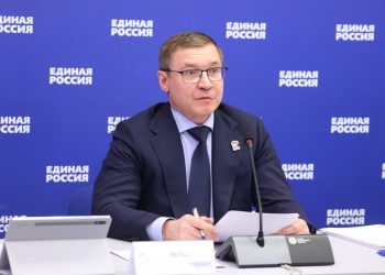 Владимир Якушев обозначил основные направления работы «Единой России» в Год муниципального депутата