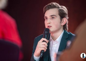 Брат погибшего участника СВО из Трехгорного исполнит песни военных лет на телеконцерте