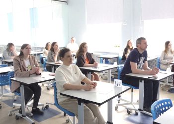 Родители выпускников сдали ЕГЭ по русскому языку